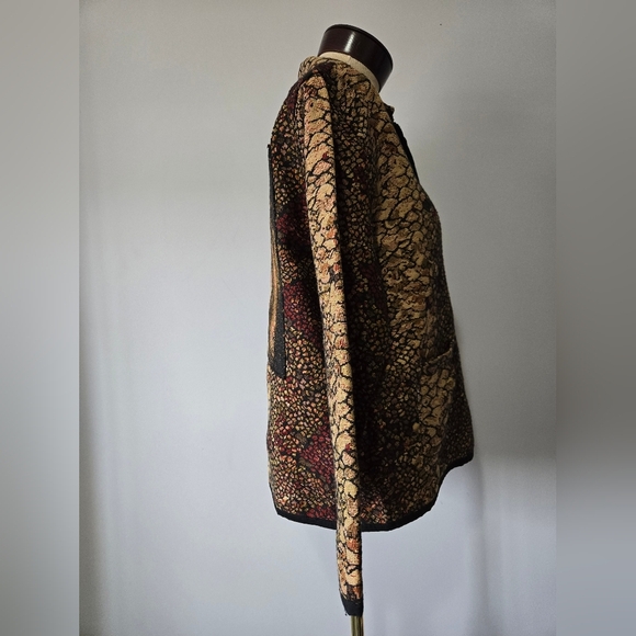 Belessa Lion Print Button-Up Jacket. Size Medium - Picture 5 of 12